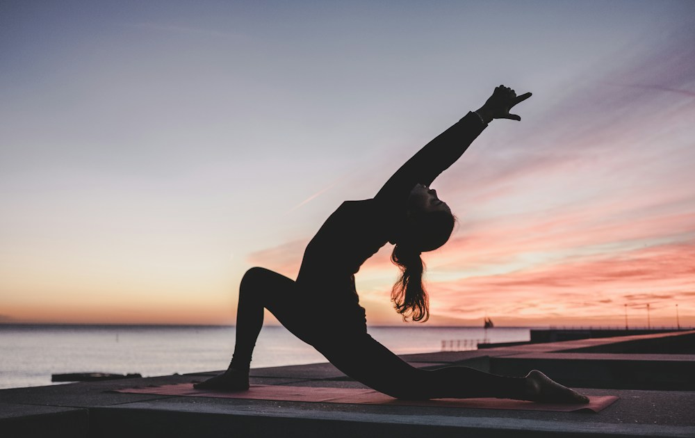 Práctica personal de yoga al aire libre